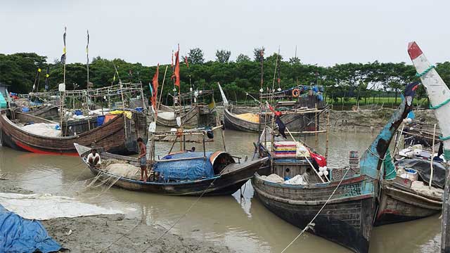 22-Day Ban on Fishing Hilsa Starts Tomorrow