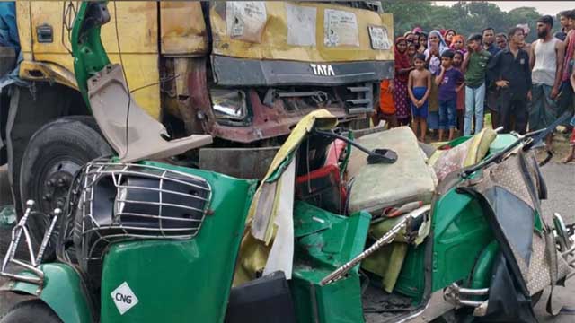 6 Killed as Truck, CNG Collide in Narsingdi