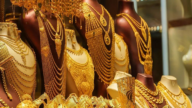 “Gold Prices Edge Lower Again in Domestic Market”