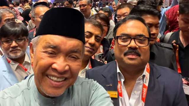 Malaysian Deputy Prime Minister Dr. Ahmad Zahid Hamidi takes a memorable selfie with BMCCI Vice President Arfatur Rahman Apel
